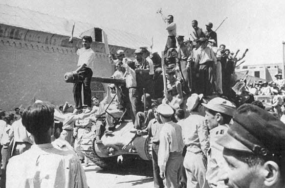 الدبابات في شوارع إيران العام 1953